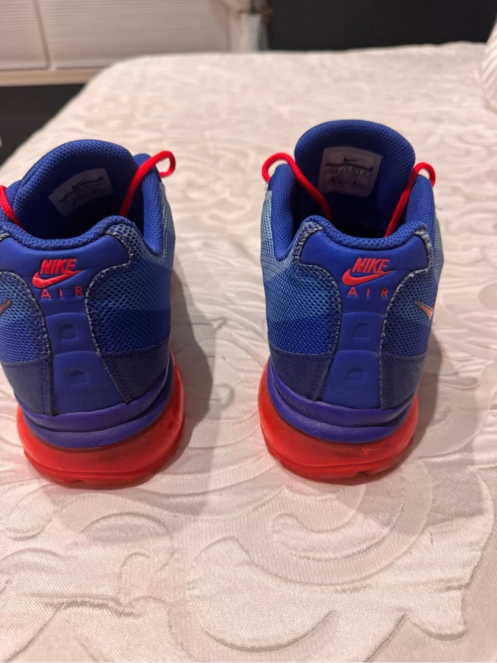 Air max mens 10.5 Blue Sneakers with Red Accents